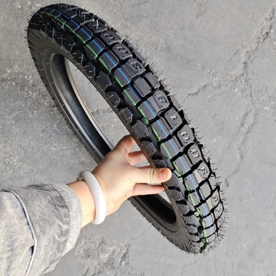 3.00-18 neumático de motocicleta de caucho natural para el puerto de carga de Qingdao