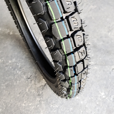 3.00-18 neumático de motocicleta de caucho natural para el puerto de carga de Qingdao