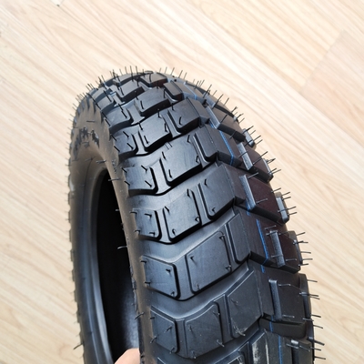 Contenido superior de caucho del 35% al 55% neumático de motocicleta 120/90-10 para venta en el puerto de Qingdao