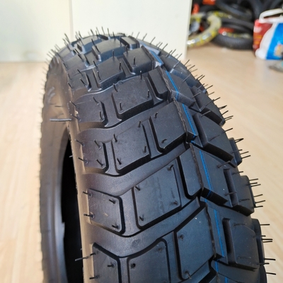 Contenido superior de caucho del 35% al 55% neumático de motocicleta 120/90-10 para venta en el puerto de Qingdao