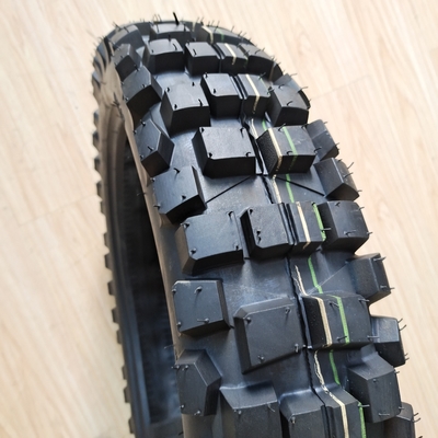 Materia prima neumático de motocicleta 110/90-18 neumático sin tubos para el rendimiento