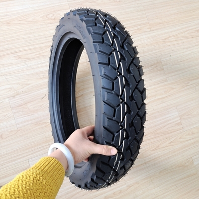 Contenido de caucho del 35% al 55% neumático espesado neumático para motocicletas 110/90-16 para el rendimiento