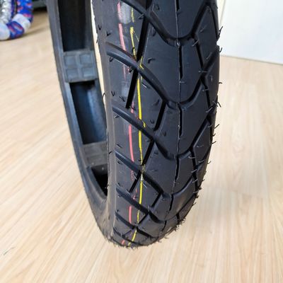 Neumático de motocicleta de nylon de caucho natural de acero 90/90-17 para los mercados sudamericanos en el mejor de los casos
