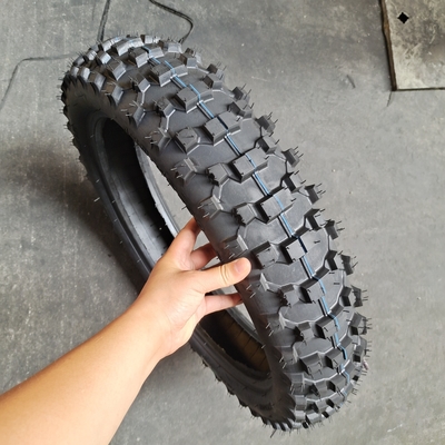 Neumático de motocicleta 120/80-18 Neumático sin tubo con 35%-55% de contenido de caucho y aceptable para OEM