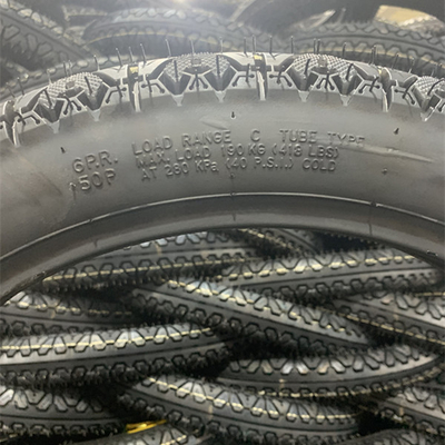 Ruedas y neumáticos de motocicletas para 3.00-17 puerto de carga puerto de Qingdao resistencia a la tracción 10.5