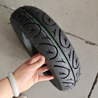 Puerto de carga de Qingdao 2.75-16 2.50-17 2.75-17 neumático de motocicleta con carcasa de neumático
