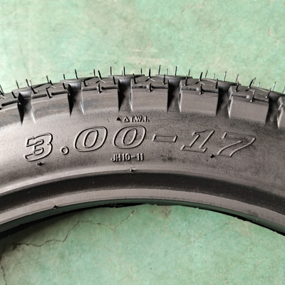Pneumático de motocicleta 17 3.00-17 Pneumático de supermoto con resistencia a la tracción duradera
