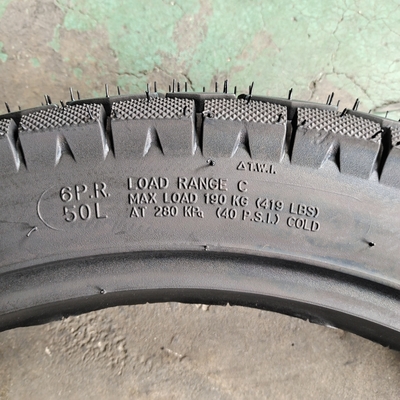 Pneumático de motocicleta 17 3.00-17 Pneumático de supermoto con resistencia a la tracción duradera