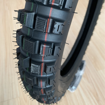 35%-55% de contenido de caucho neumático de motocicleta 3.00-17 para entrega a tiempo dentro de los 25 días