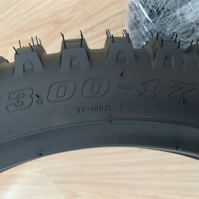35%-55% de contenido de caucho neumático de motocicleta 3.00-17 para entrega a tiempo dentro de los 25 días