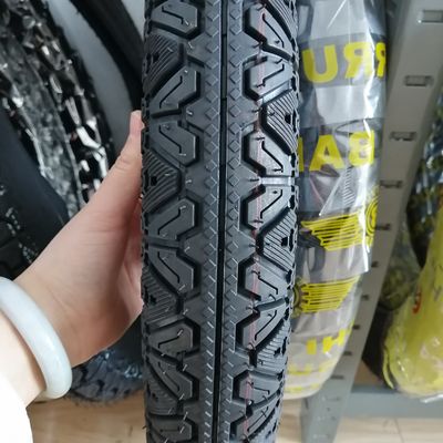 Contenido de caucho del 35% al 55% en neumáticos de motocicletas 3.00-17 para venta sin tubos en motocicletas
