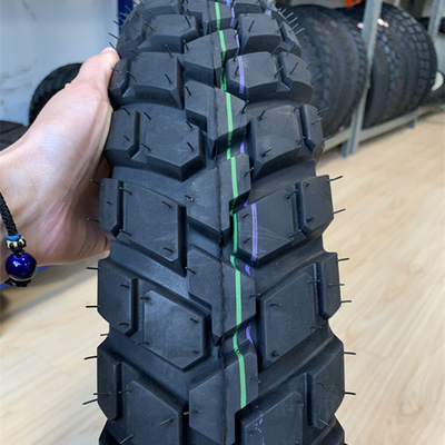 35%-55% de contenido de caucho neumáticos para motocicletas 110/90-17 sin tubos para el mercado africano