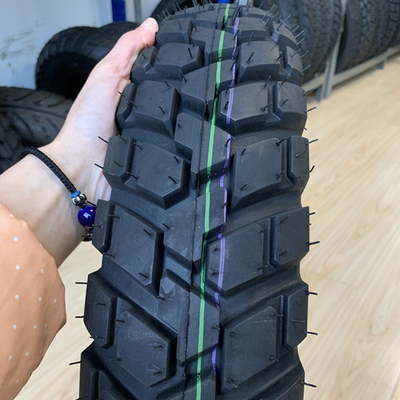 35%-55% de contenido de caucho neumáticos para motocicletas 110/90-17 sin tubos para el mercado africano