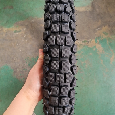 Contenido de caucho del 35% al 55% neumático de motocicleta de caucho natural 3.00-18 neumáticos sin tubos en el mejor de los casos