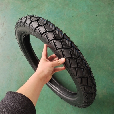 Pneumático sin tubo para motocicletas 3.00-18 35%-55% Contenido de caucho 6pr/8pr Ply Rating
