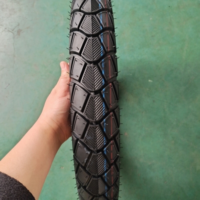 Pneumático sin tubo para motocicletas 3.00-18 35%-55% Contenido de caucho 6pr/8pr Ply Rating