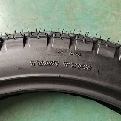 Experimenta el Superior de neumáticos de motocicleta de caucho natural 3.00-17 6PR/8PR Ply Rating