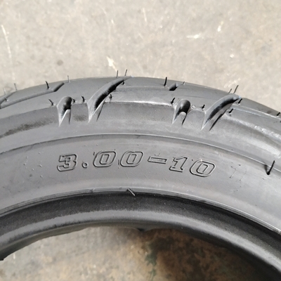 Pneumático de motocicleta sin tubo 3.50-10 3.00-10 con materia prima natural de caucho acero nylon