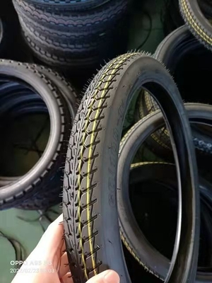 Envases de neumáticos de carga del puerto de Qingdao para neumáticos de motocicletas IRC 60/100-17 70/100-17 Incluido