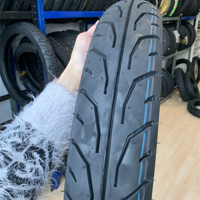 Capacidad de producción 5000 piezas por día neumáticos de motocicleta 90/90-17 en el más bajo