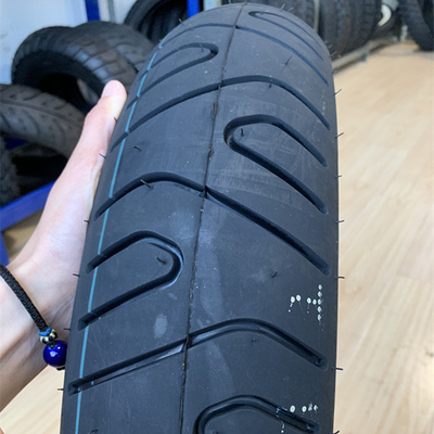 110/80-17 Prohibición de neumáticos para motocicletas con 20000 KM de vida útil y construcción duradera