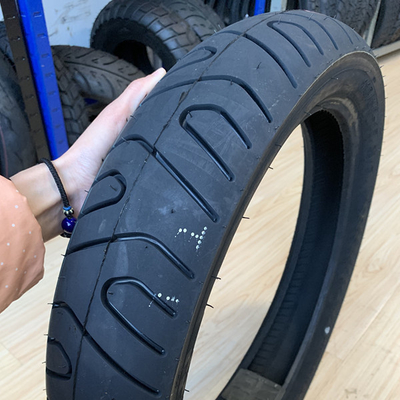110/80-17 Prohibición de neumáticos para motocicletas con 20000 KM de vida útil y construcción duradera
