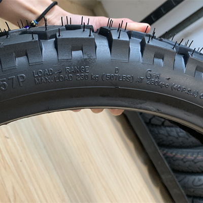 Pneus de motocicleta asequibles 90/90-18 con carcasa de neumáticos y 35%-55% de contenido de caucho
