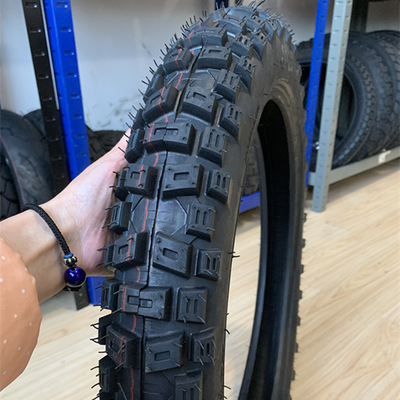 5000 piezas por día neumáticos de moto Maxxis para Bajaj Boxer 300-17 Contenido de caucho 35%-55%