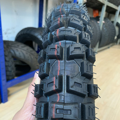 5000 piezas por día neumáticos de moto Maxxis para Bajaj Boxer 300-17 Contenido de caucho 35%-55%