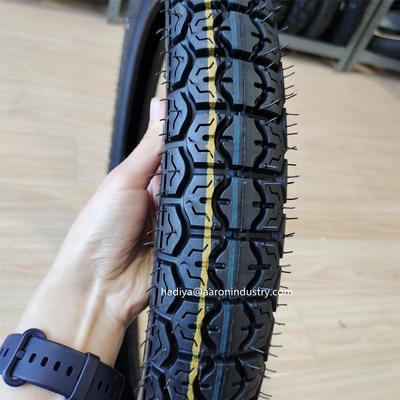 300-17 300-18 2.3/2.6KG Contenido de caucho 35%-55% neumático de motocicleta para el mercado de América del Sur