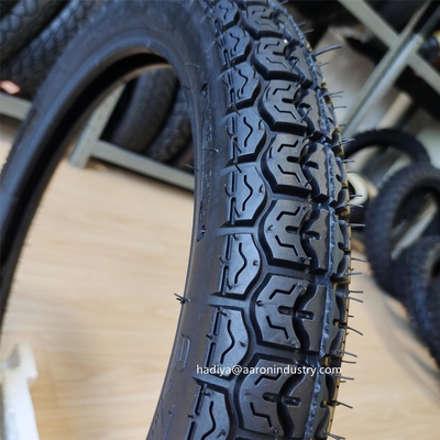 300-17 300-18 2.3/2.6KG Contenido de caucho 35%-55% neumático de motocicleta para el mercado de América del Sur