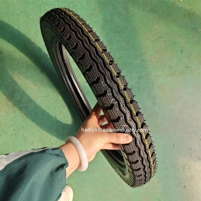 Puerto de carga Puerto de Qingdao 3.00-17 30017 300.17 300X17 Pneumático sin tubo para motocicleta para JAWA 250