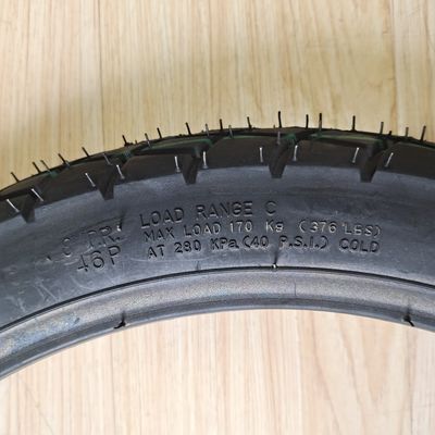 90/80-16 Pneumático negro con carcasa Pneumático de motocicleta perfecto para sus necesidades comerciales