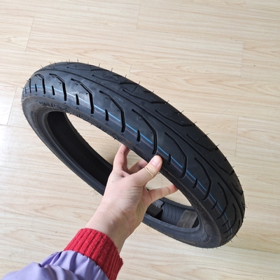 Contenido de caucho del 35% al 55% 90/90-17 TL neumático de motocicleta para la certificación ISO9001