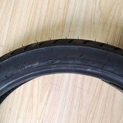 Contenido de caucho del 35% al 55% 90/90-17 TL neumático de motocicleta para la certificación ISO9001