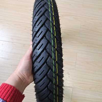 Contenido de caucho del 35% al 55% 90/90-18 neumático de motocicleta para la naturaleza Materia prima de caucho acero nylon
