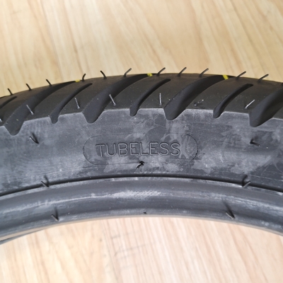 Contenido de caucho del 35% al 55% 90/90-18 neumático de motocicleta para la naturaleza Materia prima de caucho acero nylon