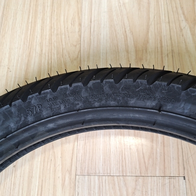 Contenido de caucho del 35% al 55% 90/90-18 neumático de motocicleta para la naturaleza Materia prima de caucho acero nylon
