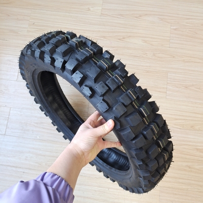 Pneumático de motocicleta 110/90-18 8PR para el mercado de Venezuela Contenido de caucho negro 35%-55% Durable