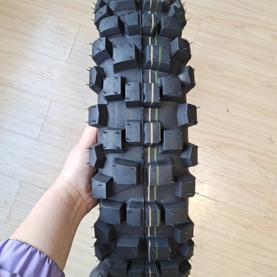 Pneumático de motocicleta 110/90-18 8PR para el mercado de Venezuela Contenido de caucho negro 35%-55% Durable
