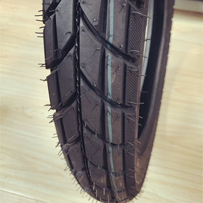 130/70-17 300-18 neumáticos de motocicleta para una larga vida útil de 20000 KM en el puerto de Qingdao