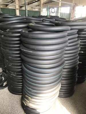 130/70-17 300-18 neumáticos de motocicleta para una larga vida útil de 20000 KM en el puerto de Qingdao