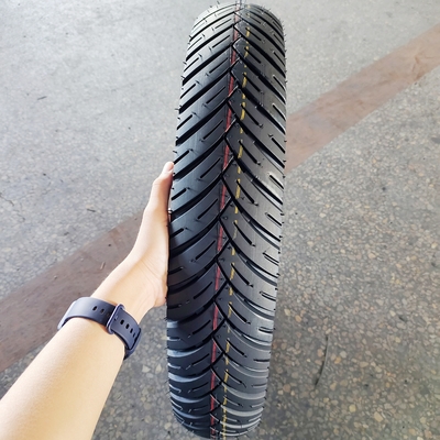 110/90-17 Pneumático de motocicleta con resistencia a la tracción 10.5 y carcasa de neumático duradera