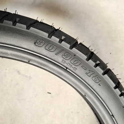 Precio accesible 90/90-18 909018 90/90 18 neumático de moto sin tubo para el mercado de América del Norte