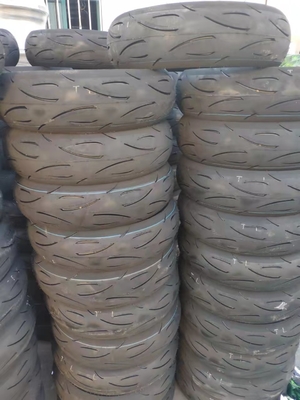 neumático de motocicleta de caucho natural neumático sin tubos 140 60 17 OEM aceptado