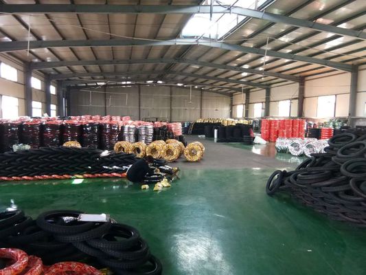 20000 KM de trabajo de la vida neumático de moto 2.75-17 47 L con diseño de patrón profundo de Maggion