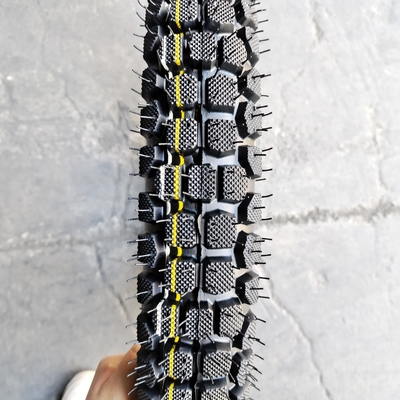 250x17 neumático de motocicleta con 10,5 resistencia a la tracción y diseño de patrón profundo