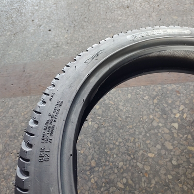 4.2kg Peso neumático de motocicleta de caucho blando 100/90/18 120/80/17 100/90-17 120/70/17 909017