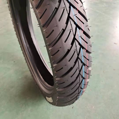 Contenido de caucho del 35% al 55% Diseño profundo neumático de motocicleta 120/70-17 para manejo en cualquier clima