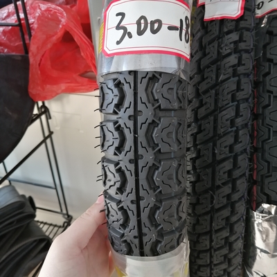 Revestimiento directo del neumático 3.00 18 neumático de motocicleta 300-18 con 35%-55% de contenido de caucho